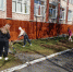 Учащиеся гимназии №7 «Ступени» стараются поддерживать территорию родной школы в чистоте - Уфалейский Рабочий