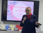 «Нейросеть дарит подарки на 8 Марта».