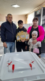 Продолжается голосование на избирательном участке №898